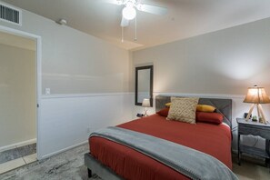 4 bedrooms, iron/ironing board, WiFi, bed sheets