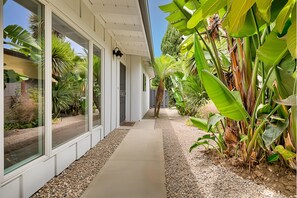 Exterior detail - Shores Villa - Spa, AC, Dream Backyard, Pet Friendly, Parking, Fire Pit & Massive Private Yard (San Diego)