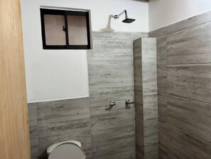 Douche, serviettes fournies