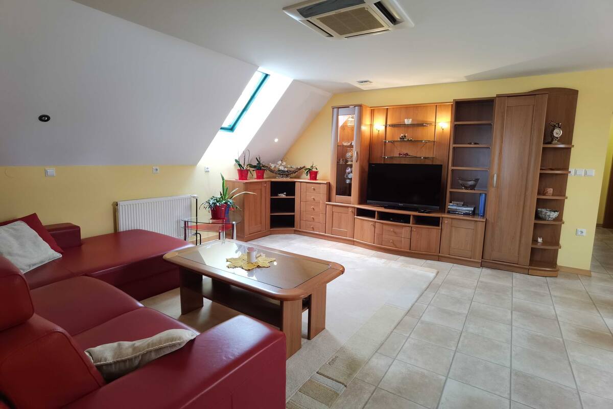 Appartement (Three Bedroom Apartment) | Woonkamer