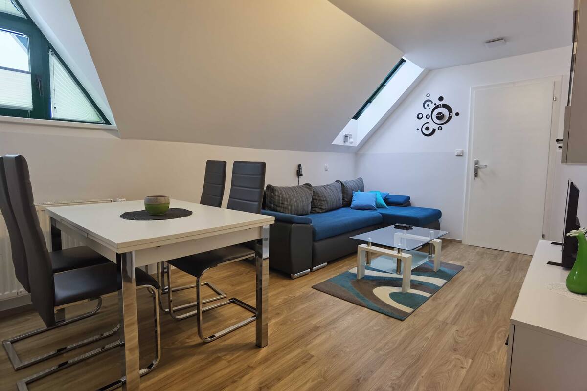 Appartement (One bedroom appartment) | Woonkamer
