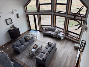 Smart TV, DVD player, books - The Rendezvous - Mountain views surrounded by fields (Cody)