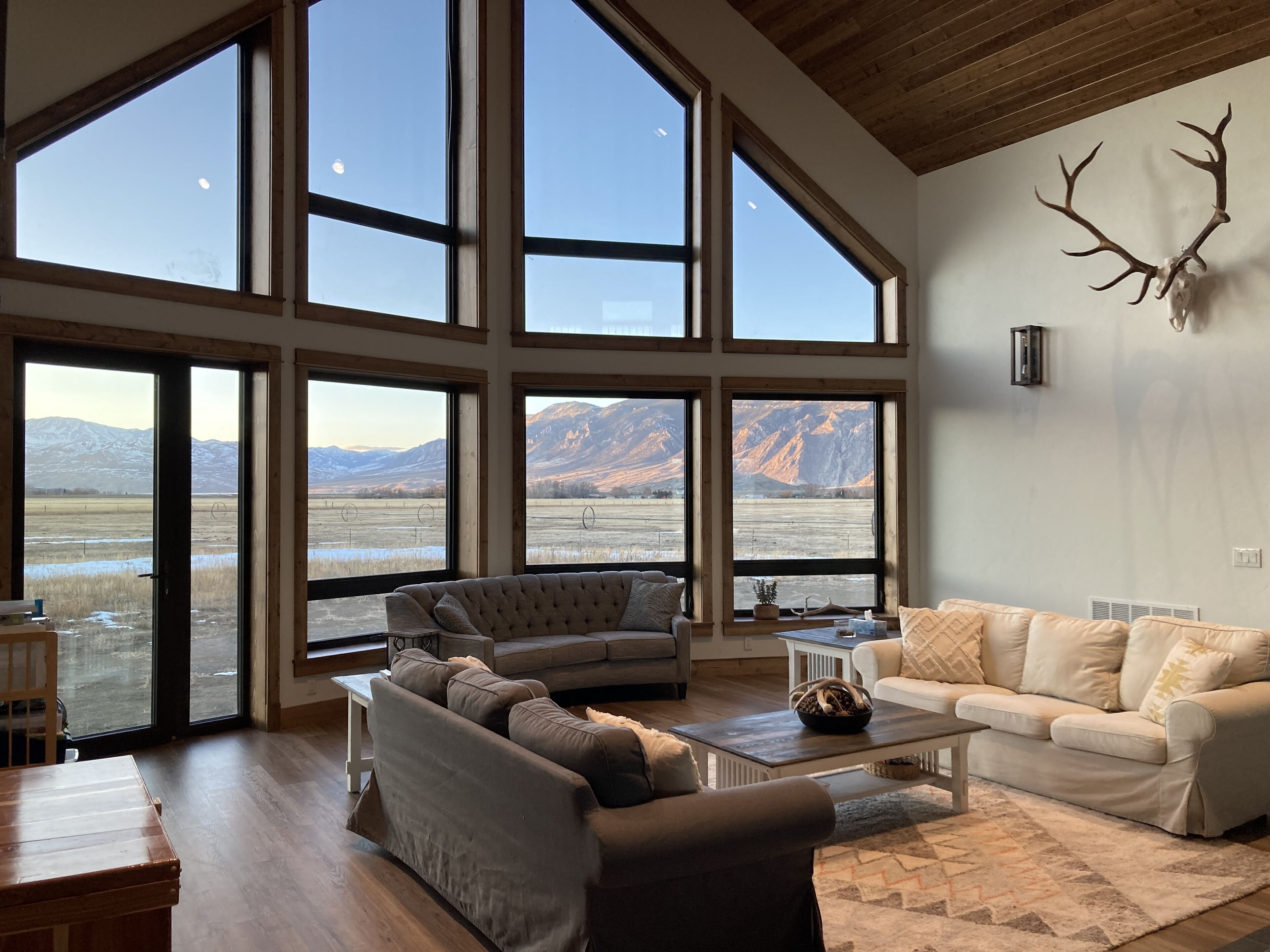 TV connectée, lecteur de DVD, livres