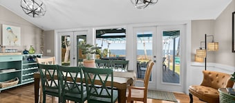 FALL DISCOUNT Riverfront Property - Minutes to BEACH!