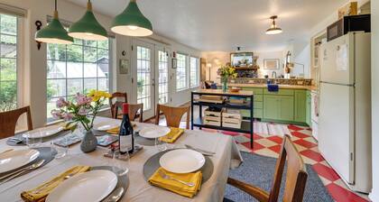 Charming Rockaway Beach House, Walk to Ocean!