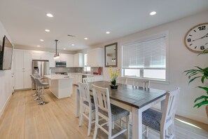Dining - Pet-Friendly Paramount Home, 16 Mi to Los Angeles! (Paramount)
