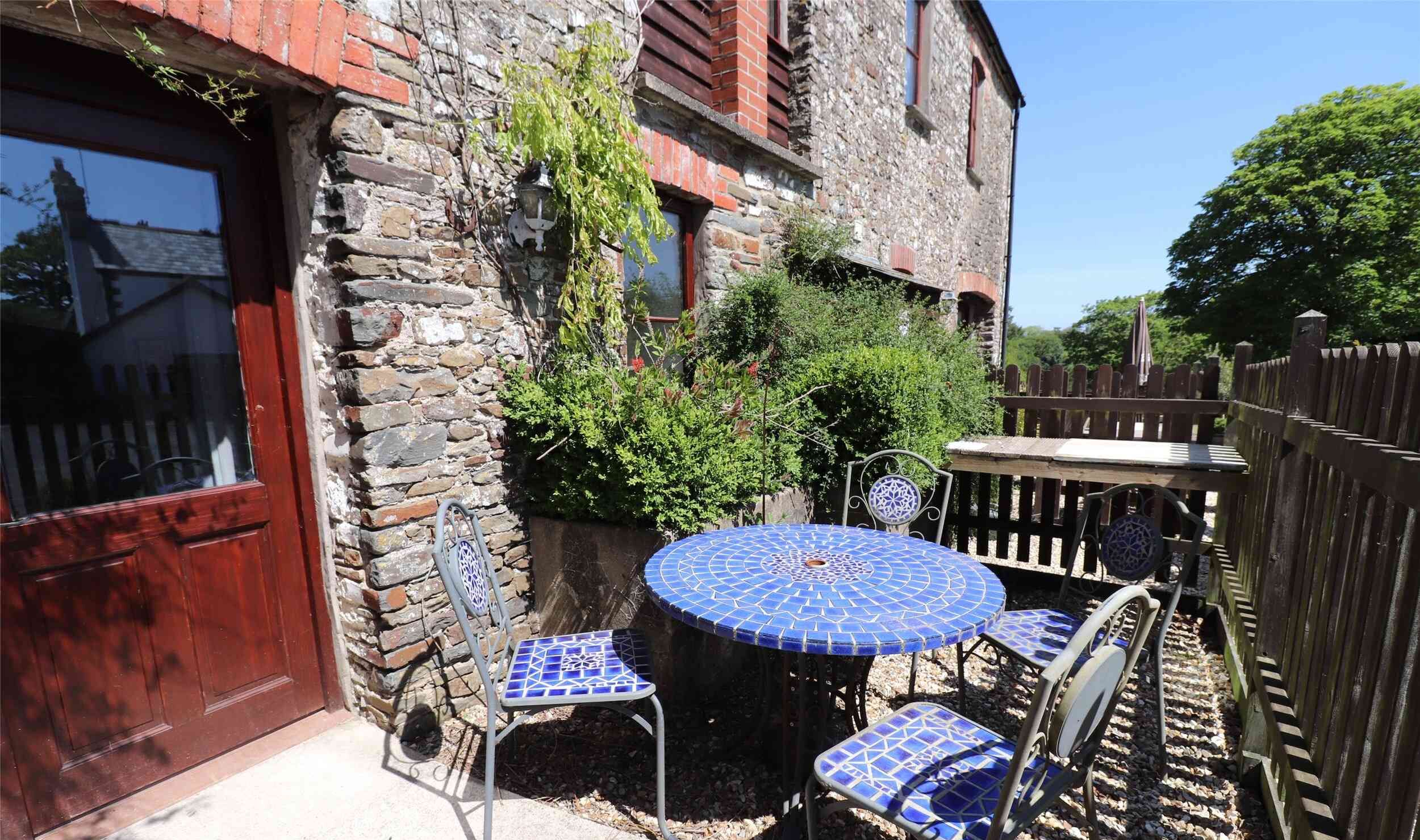 Cottage, 3 Bedrooms (Rowan) | Individually decorated, individually furnished, blackout drapes