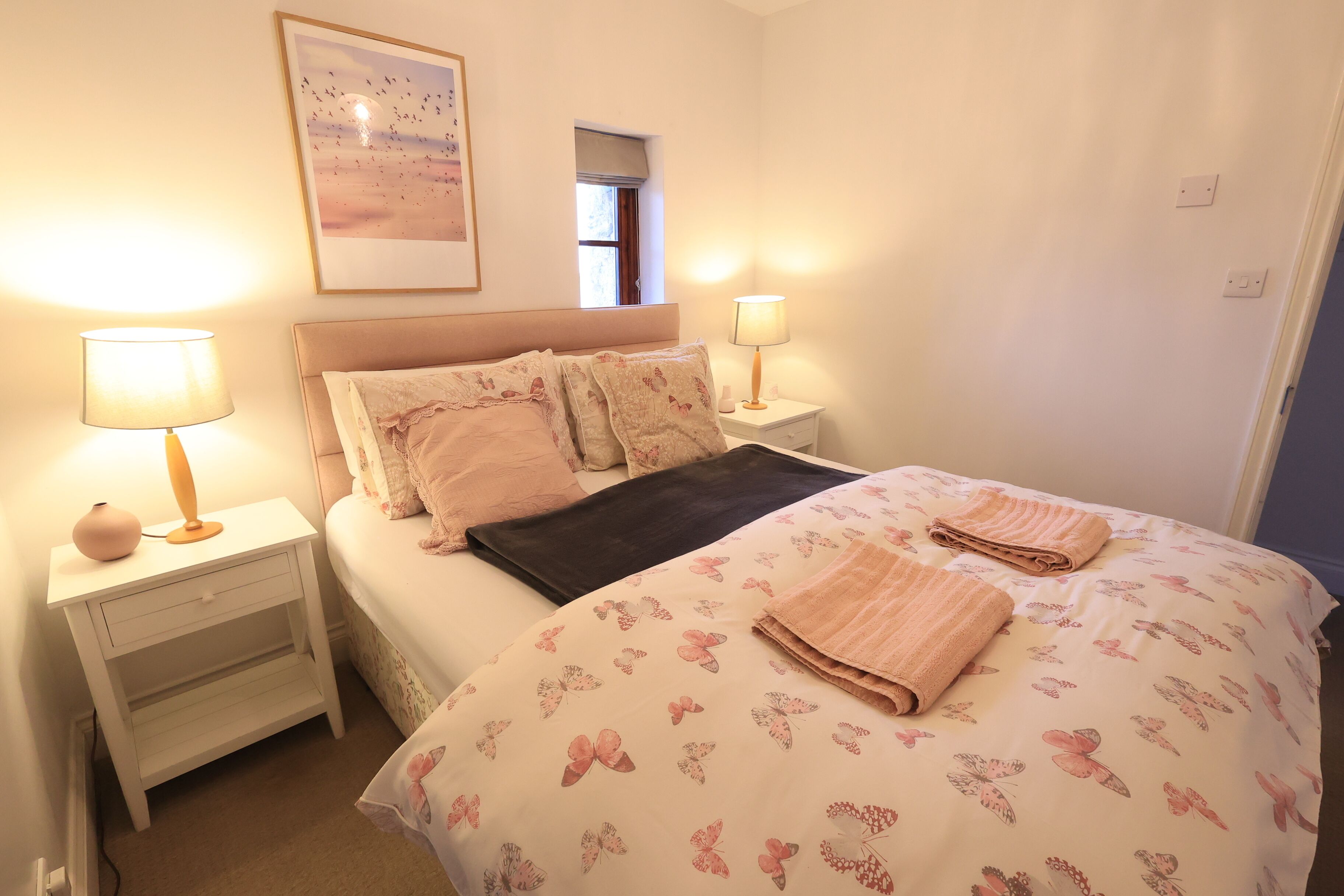 Cottage, 3 Bedrooms (Rowan) | Individually decorated, individually furnished, blackout drapes