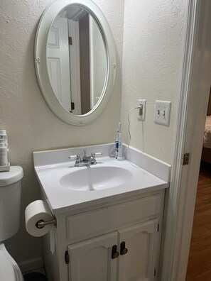 Doccia, asciugacapelli, asciugamani, sapone