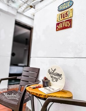 Design Room | Individually furnished, desk, laptop workspace, free WiFi - MORADIA LAURELES MEDELLIN (Medellín)