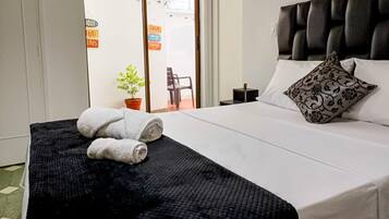 Phòng có thiết kế đặc sắc | Trang bị nội thất với thiết kế riêng biệt, bàn