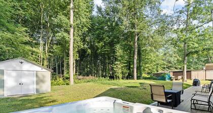 Dual Home: Lakefront, Big Yard, Hot Tub, Fire Pit