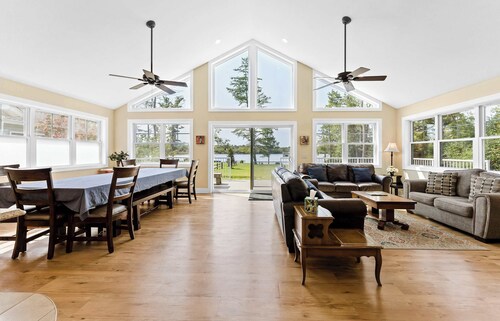 Dual Home: Lakefront, Big Yard, Hot Tub, Fire Pit