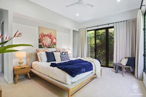 4 chambres, bureau, fer et planche à repasser, lit parapluie