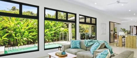 Smart TV, video games