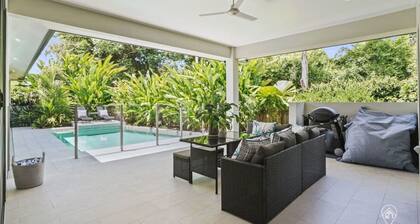 House Heliconia -Luxury Palm Cove Retreat with Private Pool & Lush Gardens