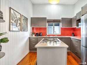 Fridge, microwave, oven, stovetop - The Gallery - Stylish City-Fringe Apartment with Outdoor Living & Office Space (Bungalow)