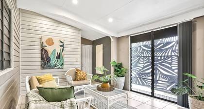 The Gallery - Stylish City-Fringe Apartment with Outdoor Living & Office Space