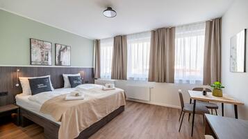 Suite | 1 habitación, decoración personalizada, muebles diferentes y escritorio