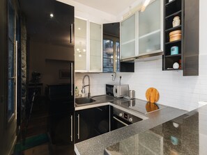 Réfrigérateur, micro-ondes, four, cafetière/bouilloire