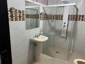 Dusche, Handtücher, Seife, Toilettenpapier