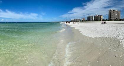 Amazing and Spacious Top Floor Condo with Bay Views!