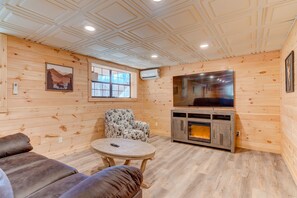 Smart TV y chimenea