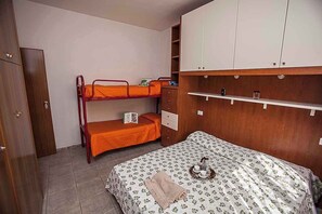 Travel cot, Internet