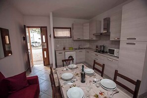 Fridge, microwave, stovetop, cookware/dishes/utensils