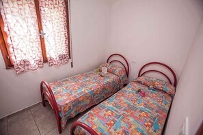 Travel cot, Internet