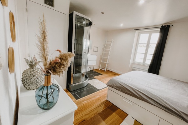 2 bedrooms, iron/ironing board, free WiFi