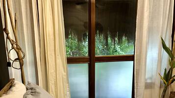 Desk, blackout drapes, free WiFi, bed sheets