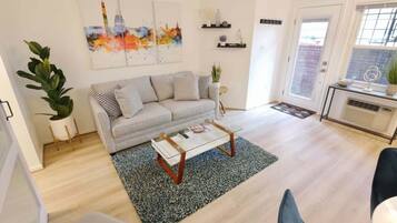 Fernseher, Kamin, Arbeitsbereiche