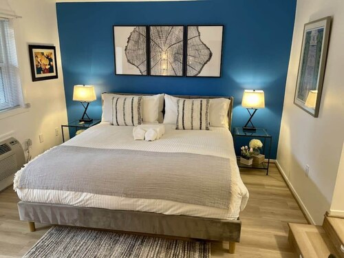 Four Reasons- Location, Food, Night Life, Comfort