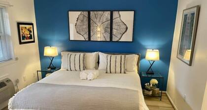 Four Reasons- Location, Food, Night Life, Comfort