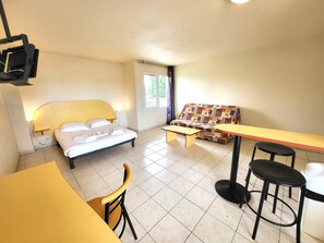 Apartment | Desk, laptop workspace, blackout curtains, soundproofing - Résidence Columba  (Agen)