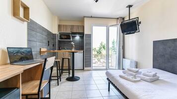 Comfort Studio | Desk, laptop workspace, blackout curtains, soundproofing