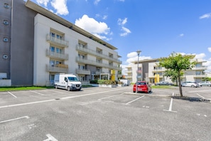 Free self parking - Résidence Columba  (Agen)