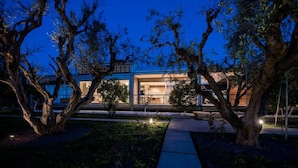 A modern building with large windows and a pathway leading to it. - Studio Rio Unique Space With Garden and Garage (Patras)