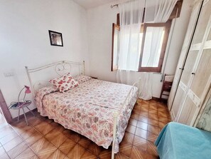 2 bedrooms, free WiFi, bed sheets - Cilento Holiday Apartment with Private Garden and Parking, Close to the Beach (Montecorice)