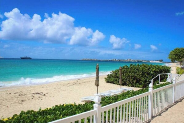 Beach - Beachfront condo with pool (Simpson Bay)