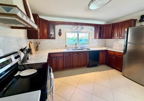 Fridge, oven, coffee/tea maker, cookware/dishes/utensils