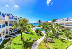 Property grounds - Beachfront condo with pool (Simpson Bay)