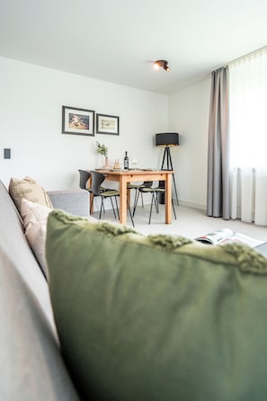 Deluxe Condo, Balcony | Living area | 40-inch TV with satellite channels - stuub hinterzarten (Breitnau)