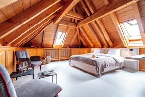 Quarto casal conforto | Roupas de cama antialérgicas, Wi-Fi de cortesia