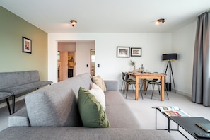 Superior Apartment, Balcony | Living area | 40-inch TV with satellite channels - stuub hinterzarten (Breitnau)