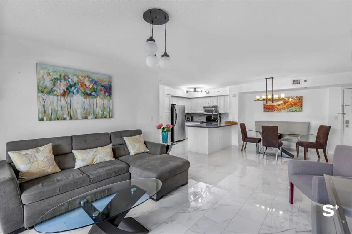 Modern 2-bedroom condo in Aventura | Free Parking