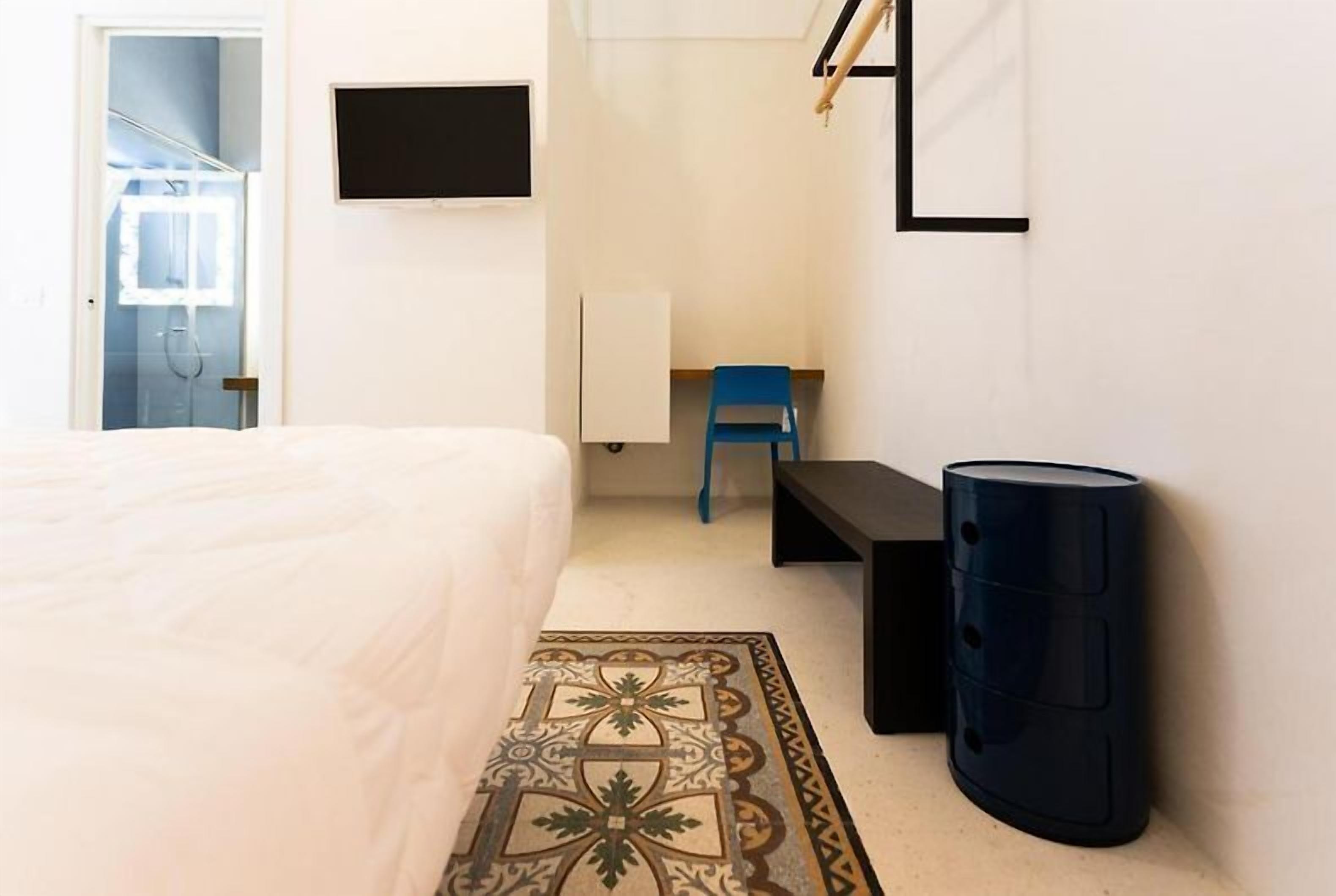 Standard Double Room | Minibar, in-room safe, desk, soundproofing