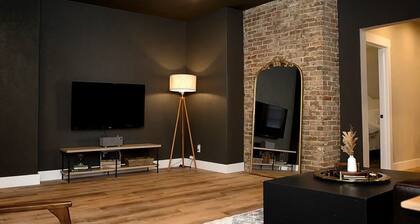 Premium accommodations for up to 4 people in the heart of Downtown Greensburg