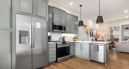 Townhouse On The Hill - Walkable to DT